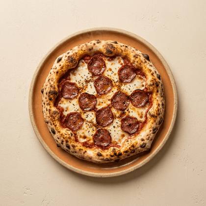 Pizza Salami mit Tomatensoße, Mozzarella, Salami