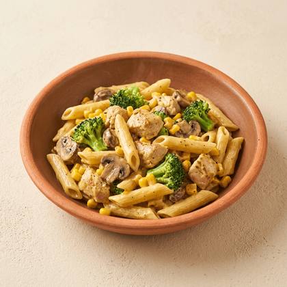 Pasta Chicken Funghi mit Cremige Sahnesoße, Hähnchenbrust, Brokkoli, Champignons, Mais
